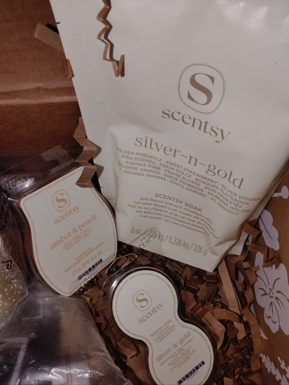 Scentsy Silver and Gold Whiff Box Collection Scentsy Air Tabletop Diffuser π - Picture 11 of 11